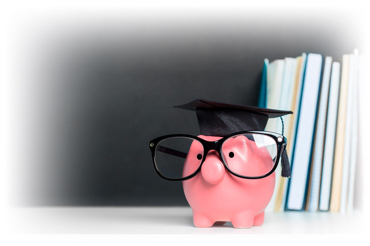 Piggy bank wearing glasses and graduation cap